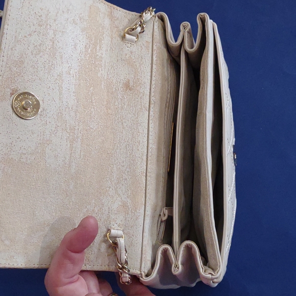 Saks Fifth Avenue vintage cream quilted  Leather Crossbody Bag with chain handle - Picture 7 of 11